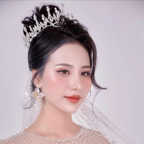 Trang điểm cô dâu